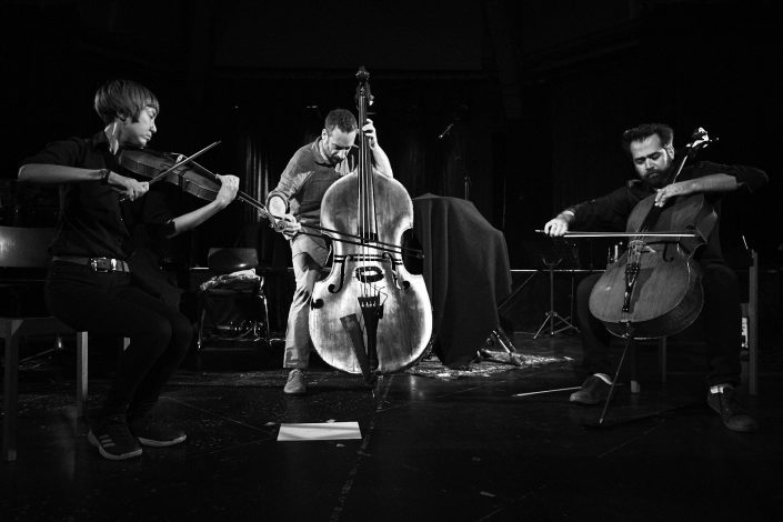 Marie Takahashi (vio), Antonio Borghini (b), Anil Eraslan (cello) – EPONJ – bei Kollektive Nights 17