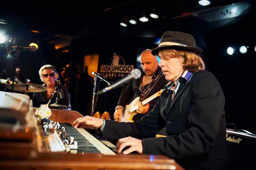 Helge Schneider (Hamond B3), Sandro Giampietro (git), Willi Ketzer (dr) - Helge's Holzkopp Trio ©Dieter Düvelmeyer @JazzPict