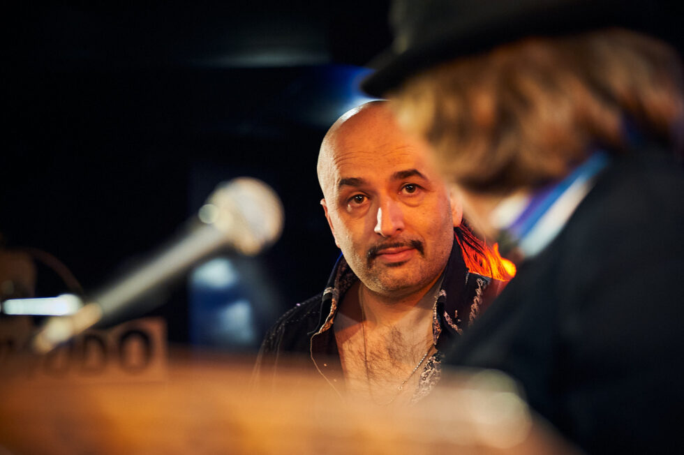 Sandro Giampietro (git), Helge's Holzkopp Trio ©Dieter Düvelmeyer @JazzPict