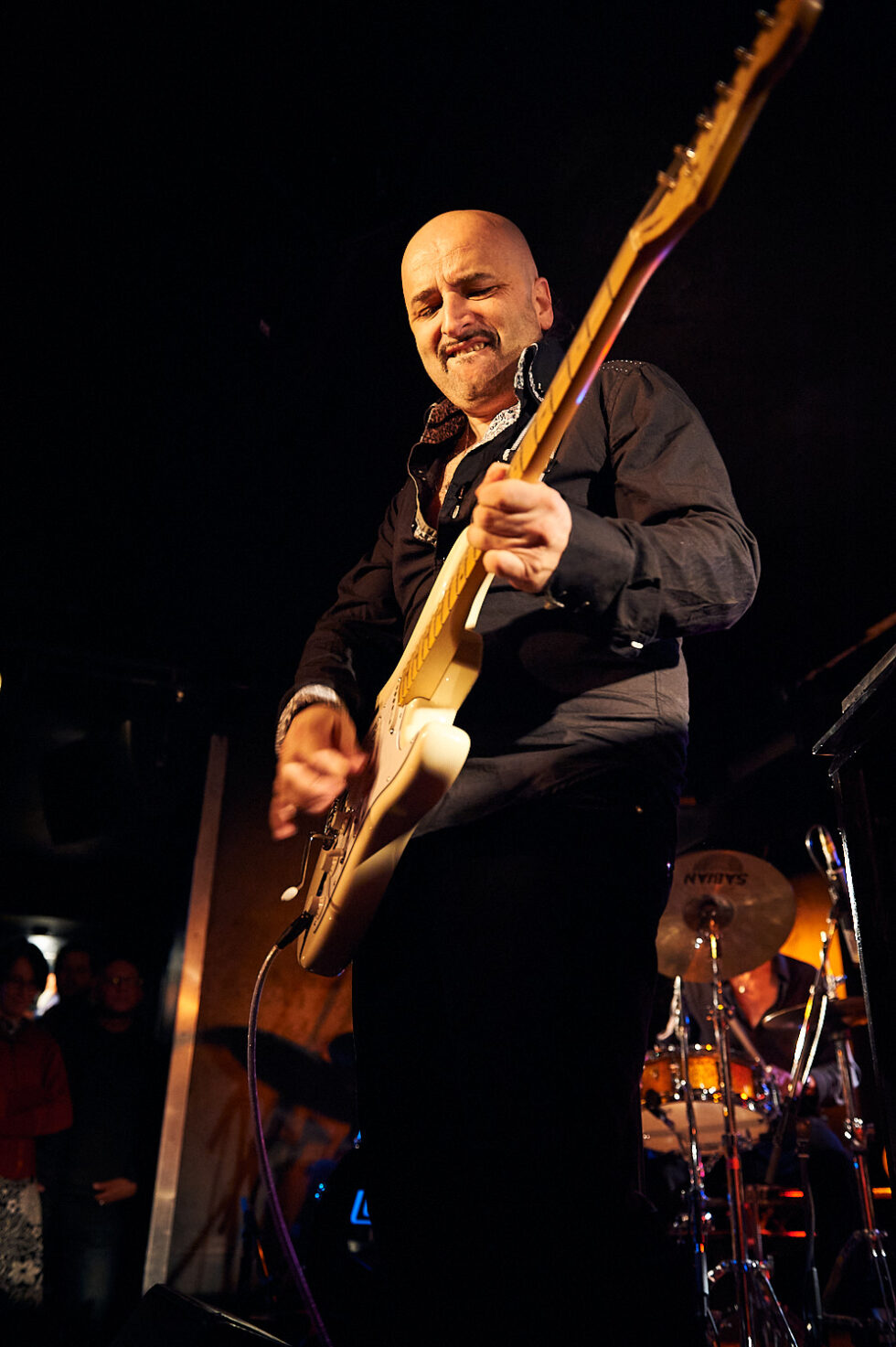 Sandro Giampietro (git), Helge's Holzkopp Trio ©Dieter Düvelmeyer @JazzPict