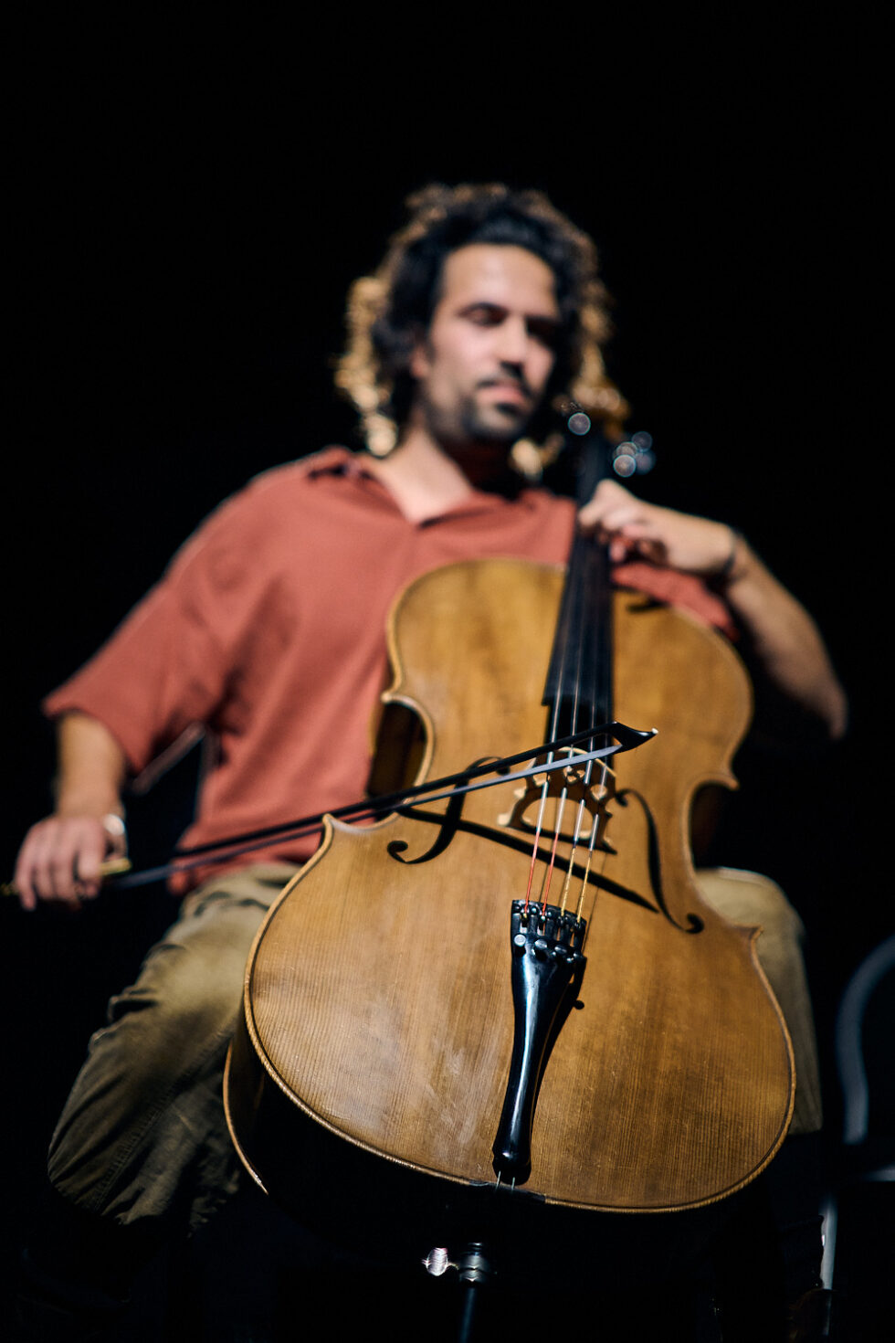 GUILHERME RODRIGUES (cello) playing at SOLO IMPRO BERLIN @ Ackerstadtpalast on 17-09-2025 ©Dieter Duevelmeyer