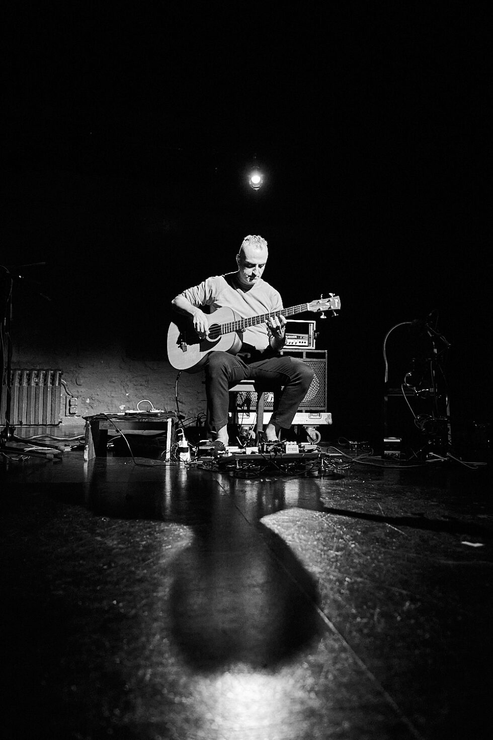 TONY ELIEH (bass - electronics) of SOLO IMPRO BERLIN @ Ackerstadtpalast on 16-09-2025 ©Dieter Duevelmeyer