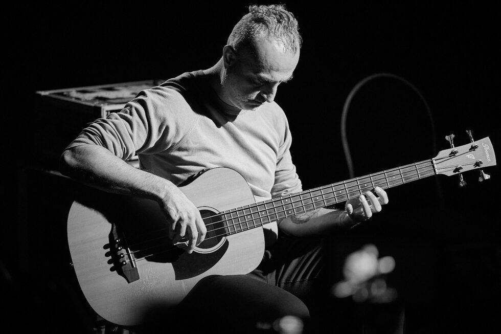 TONY ELIEH (bass - electronics) of SOLO IMPRO BERLIN @ Ackerstadtpalast on 16-09-2025 ©Dieter Duevelmeyer