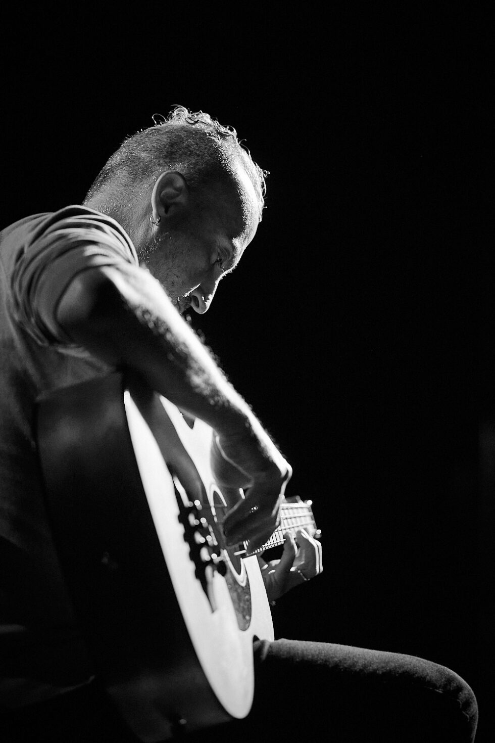 TONY ELIEH (bass - electronics) of SOLO IMPRO BERLIN @ Ackerstadtpalast on 16-09-2025 ©Dieter Duevelmeyer