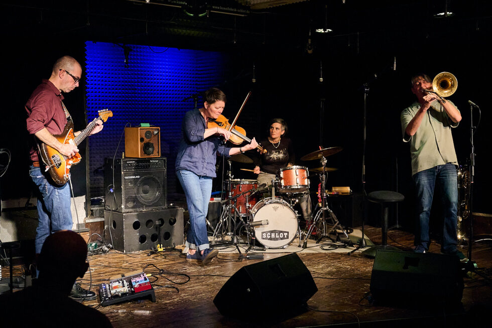 Antje Messerschmidt (violin), Alberto Cavenati (git), Gerhard Gschlößl (trombone + tuba), Lucía Martínez (dr) of ECHOES OF EVOLUTION @ KOLLEKTIVE NIGHTS 2025
